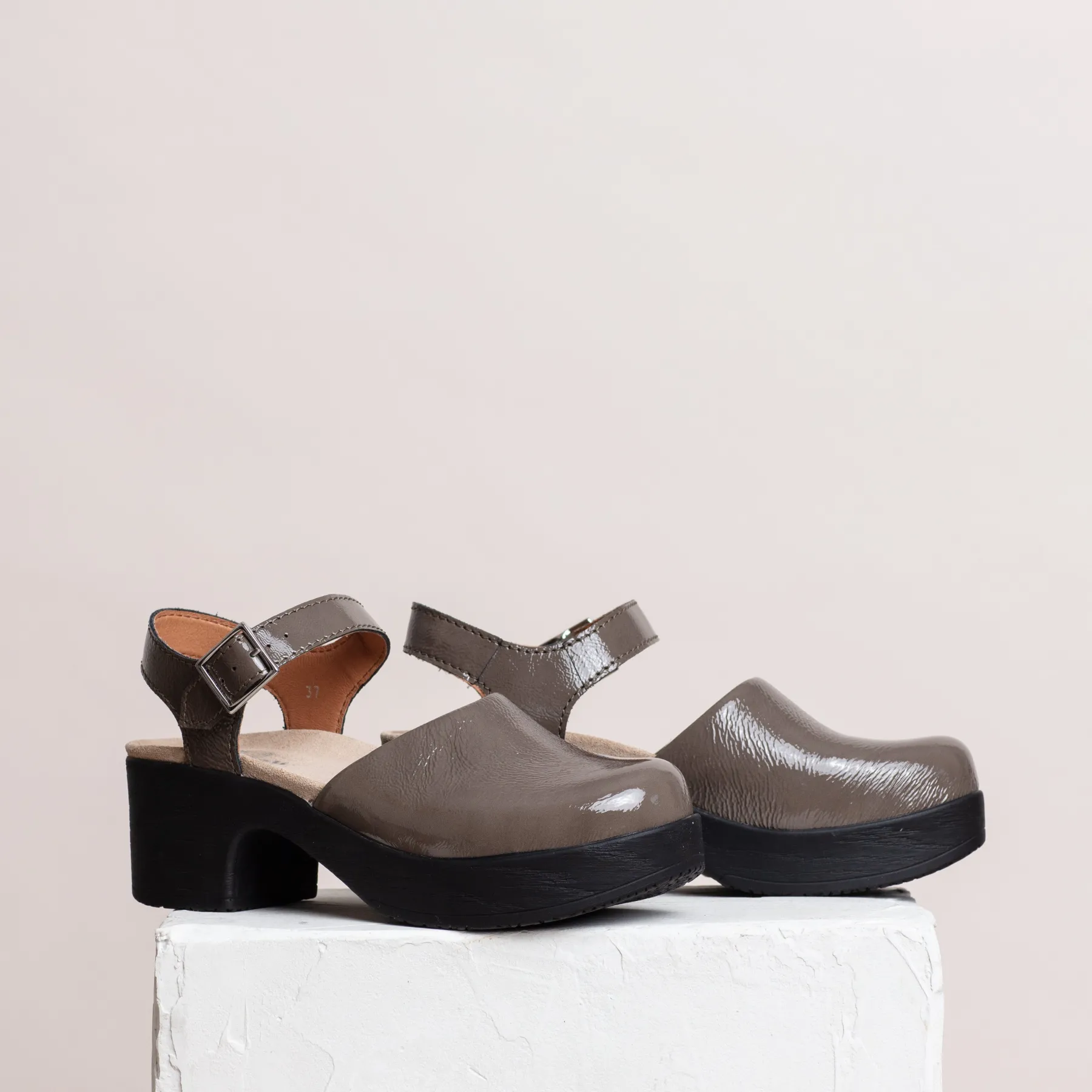 Calou Stockholm Sale/archive^Dolores Clog Patent Grey