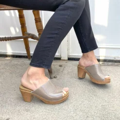 Calou Stockholm Sale/archive^Frida Clog Patent Taupe