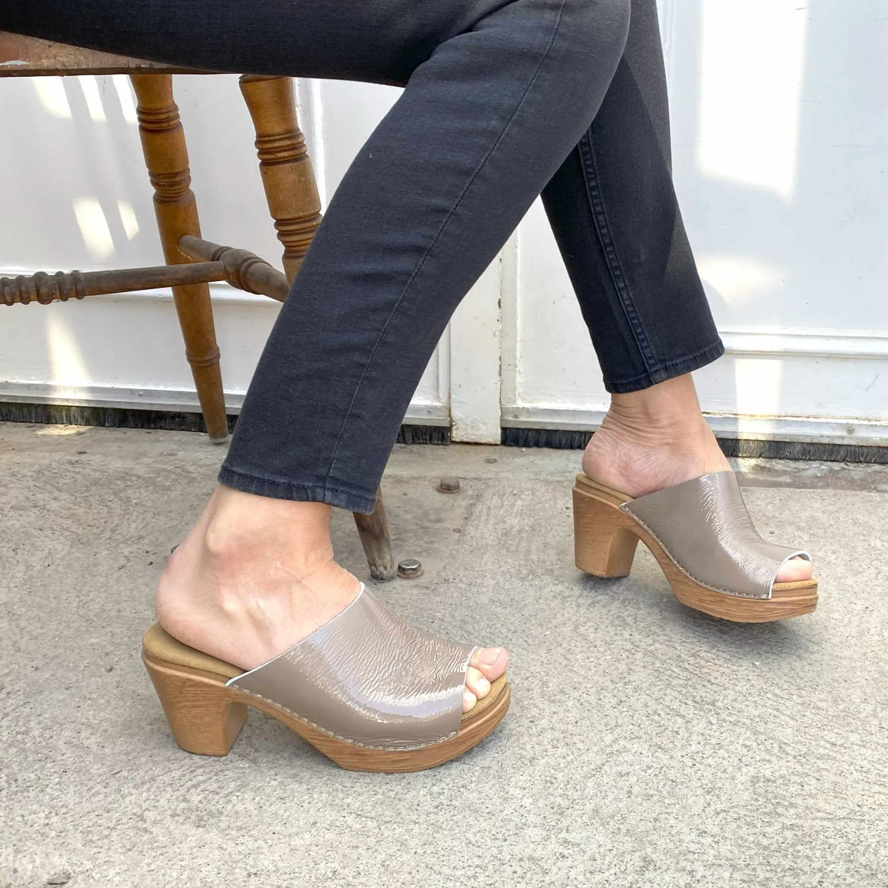 Calou Stockholm Sale/archive^Frida Clog Patent Taupe