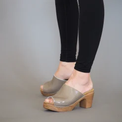 Calou Stockholm Sale/archive^Frida Clog Patent Taupe